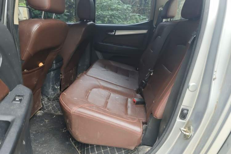 Used Isuzu TAGA 2018 3.0T Two-Wheel Drive Ultra-Luxury Version Left Rear Seat
