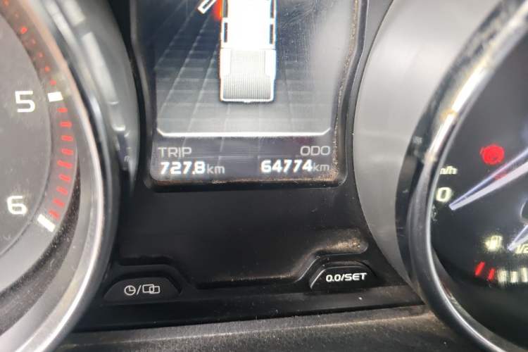 Used Isuzu TAGA 2018 3.0T Two-Wheel Drive Ultra-Luxury Version Odometer Close Up