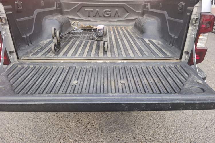 Used Isuzu TAGA 2018 3.0T Two-Wheel Drive Elite Edition Trunk