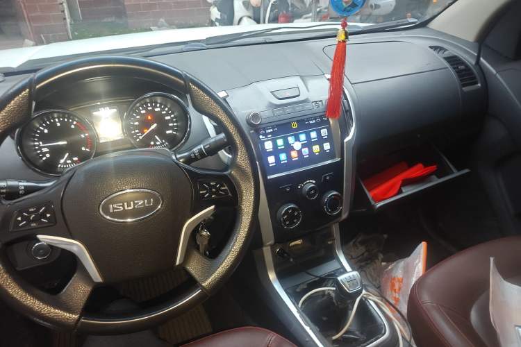 Used Isuzu TAGA 2018 3.0T Two-Wheel Drive Luxury Edition Audio And AC Panel