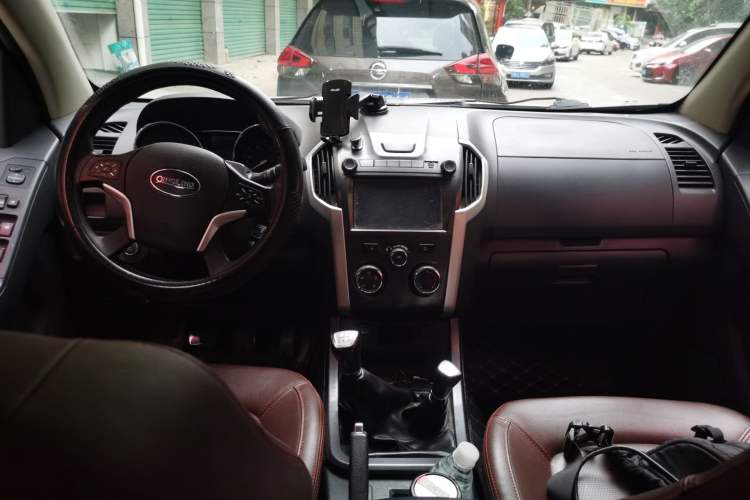 Used Isuzu TAGA 2018 3.0T Four-Wheel Drive Luxury Edition Center Console