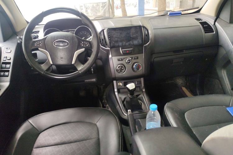 Used Isuzu TAGA 2018 3.0T Two-Wheel Drive Elite Edition Center Console
