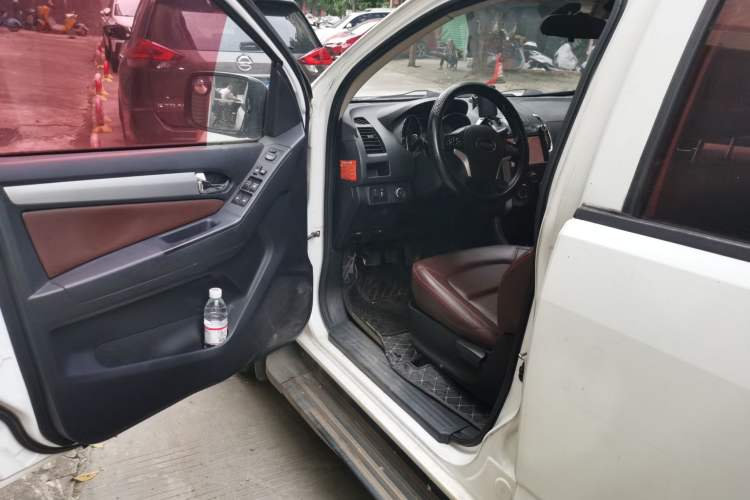 Used Isuzu TAGA 2018 3.0T Four-Wheel Drive Luxury Edition Driver Seat