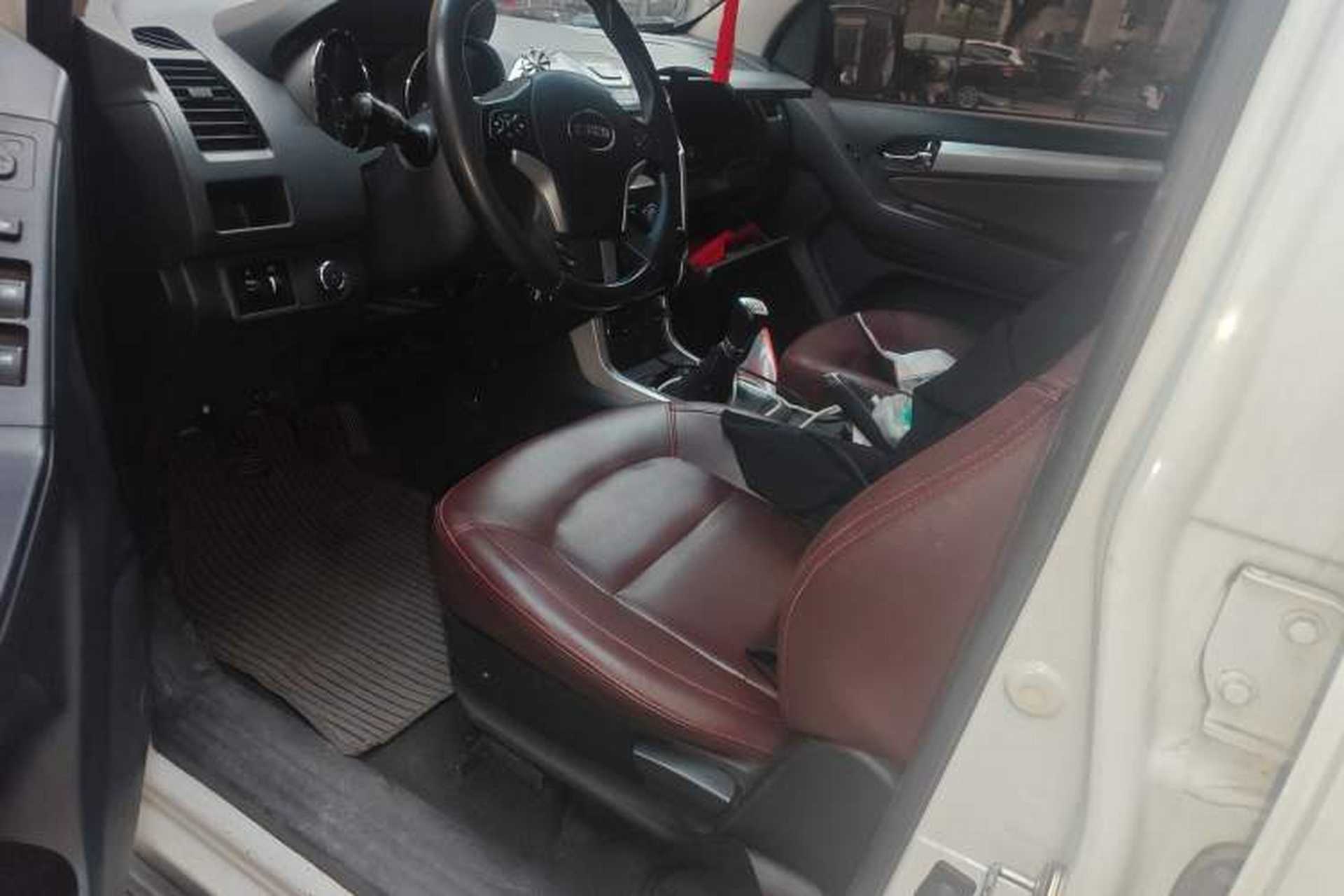 Used Isuzu TAGA 2018 3.0T Two-Wheel Drive Luxury Edition Driver Seat