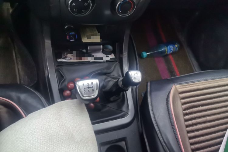 Used Isuzu TAGA 2018 3.0T Four-Wheel Drive Luxury Edition Gear Lever