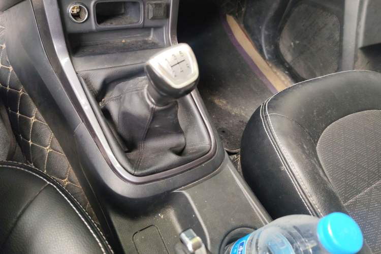 Used Isuzu TAGA 2018 3.0T Two-Wheel Drive Elite Edition Gear Lever