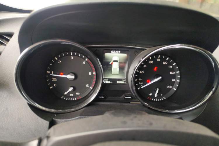 Used Isuzu TAGA 2018 3.0T Two-Wheel Drive Elite Edition Instrument Cluster