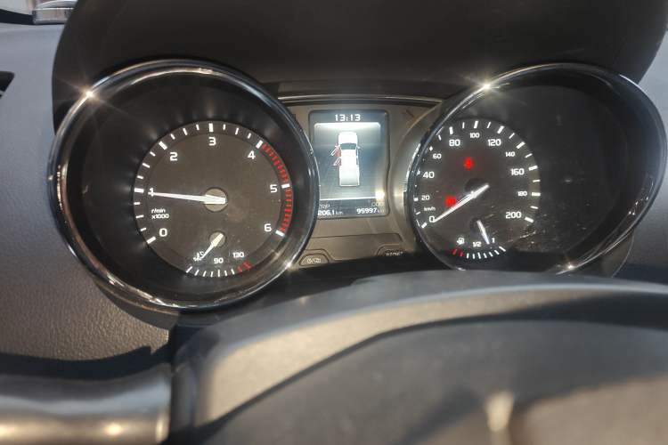 Used Isuzu TAGA 2018 3.0T Two-Wheel Drive Luxury Edition Instrument Cluster