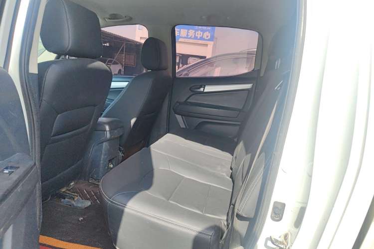Used Isuzu TAGA 2018 3.0T Four-Wheel Drive Ultra-Luxury Version Interior 1