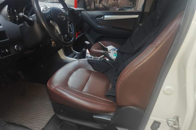 Used Isuzu TAGA 2018 3.0T Two-Wheel Drive Luxury Edition Left Front Seat