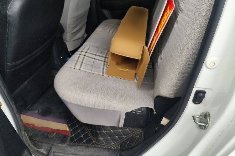 Used Isuzu TAGA 2018 3.0T Two-Wheel Drive Elite Edition Left Rear Seat