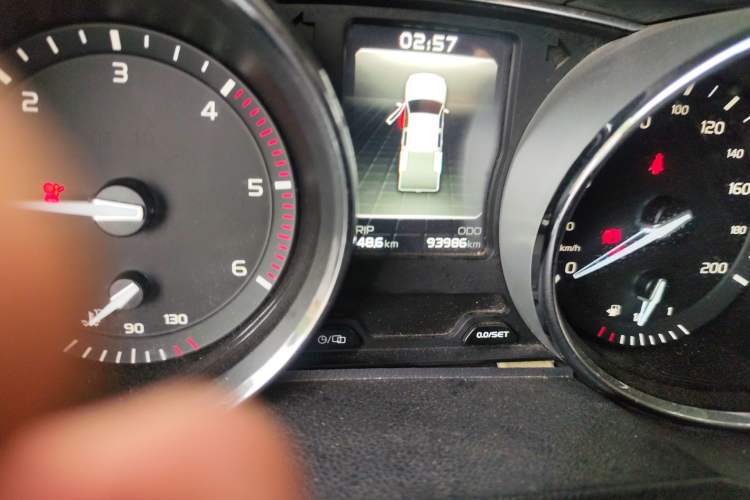 Used Isuzu TAGA 2018 3.0T Two-Wheel Drive Elite Edition Odometer Close Up
