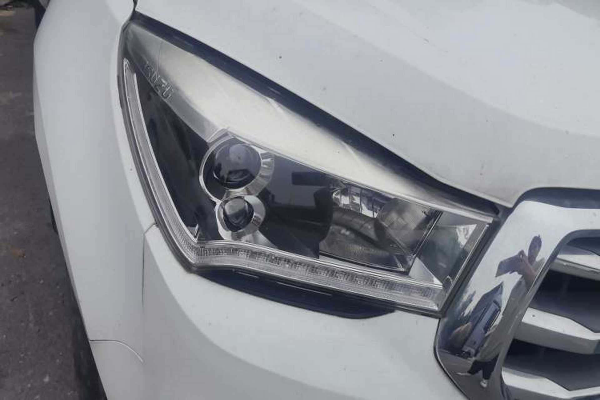 Used Isuzu TAGA 2018 3.0T Four-Wheel Drive Luxury Edition Right Front Headlight