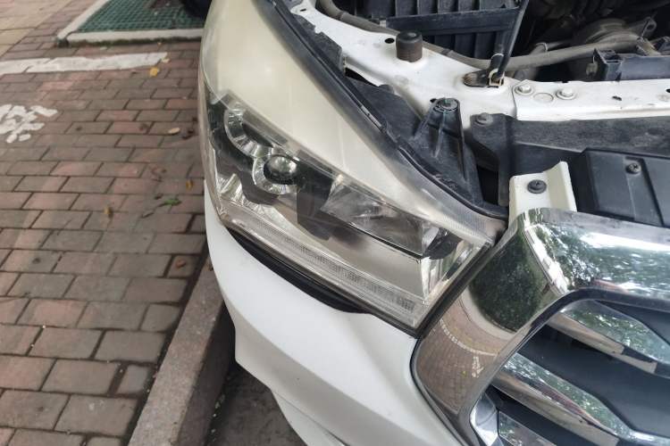 Used Isuzu TAGA 2018 3.0T Two-Wheel Drive Elite Edition Right Front Headlight