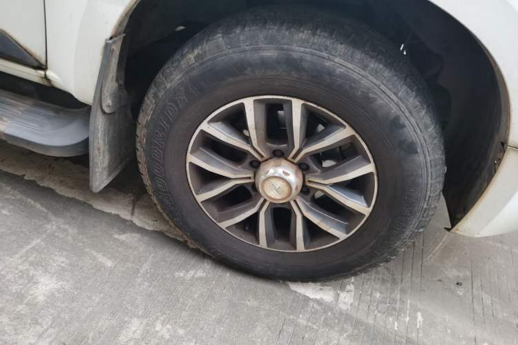 Used Isuzu TAGA 2018 3.0T Four-Wheel Drive Luxury Edition Right Front Wheel Hub