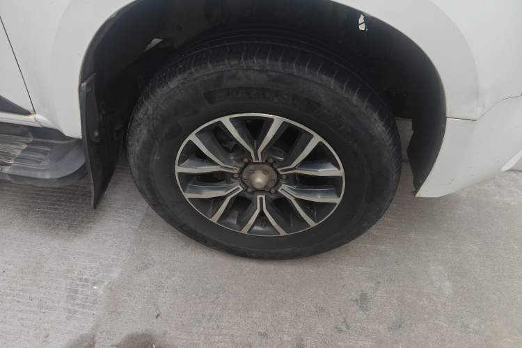 Used Isuzu TAGA 2018 3.0T Two-Wheel Drive Luxury Edition Right Front Wheel Hub