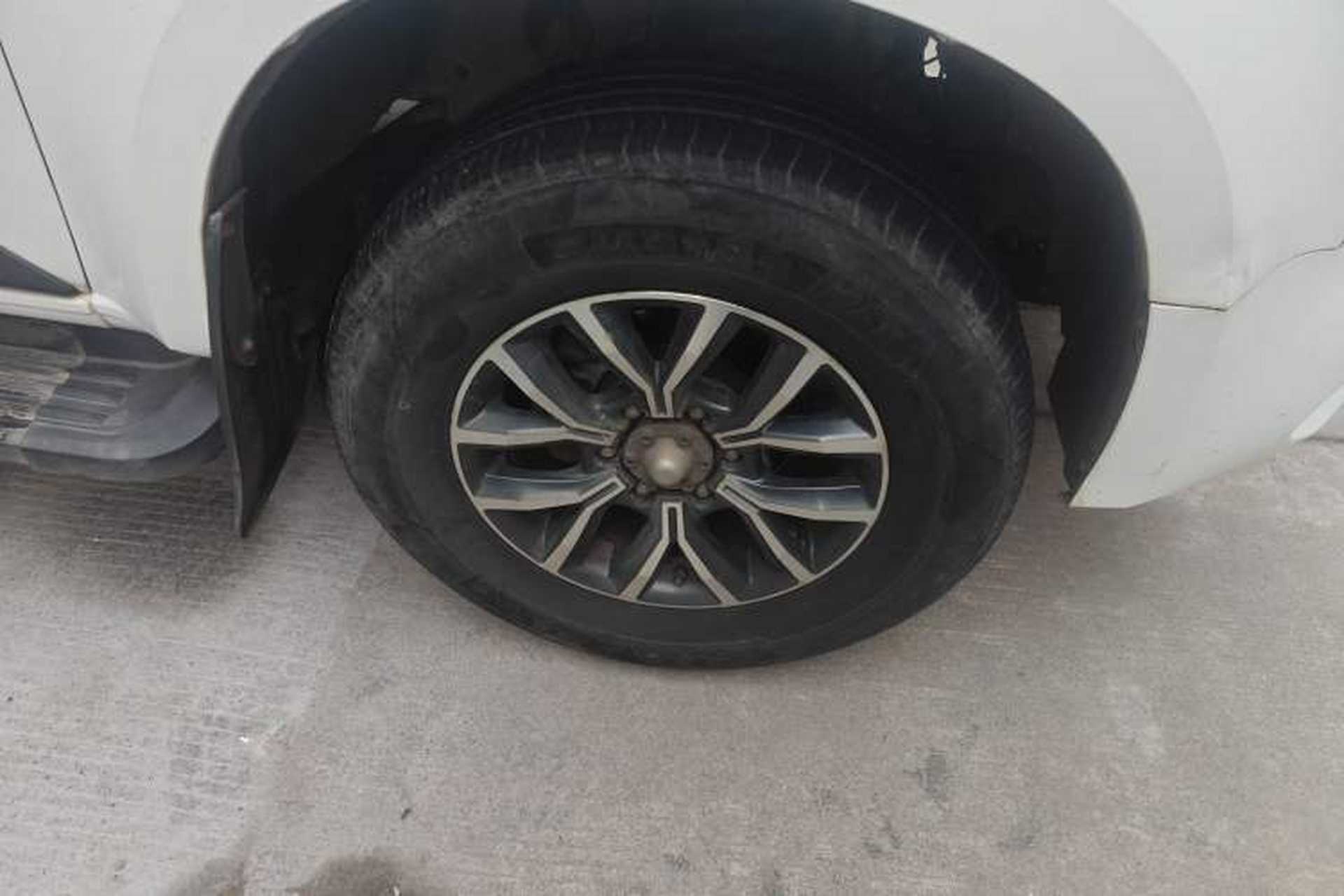 Used Isuzu TAGA 2018 3.0T Two-Wheel Drive Luxury Edition Right Front Wheel Hub