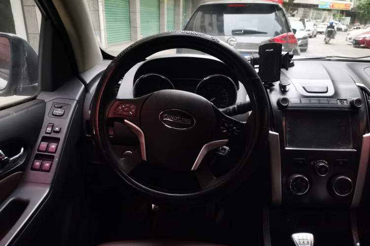 Used Isuzu TAGA 2018 3.0T Four-Wheel Drive Luxury Edition Steering Wheel