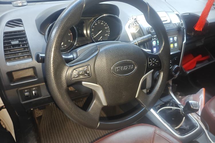 Used Isuzu TAGA 2018 3.0T Two-Wheel Drive Luxury Edition Steering Wheel