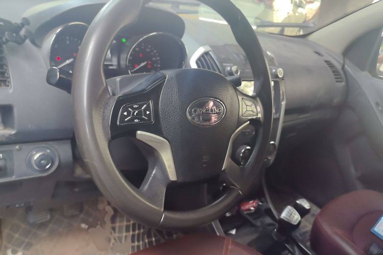 Used Isuzu TAGA 2018 3.0T Four-Wheel Drive Ultra-Luxury Version Center Console