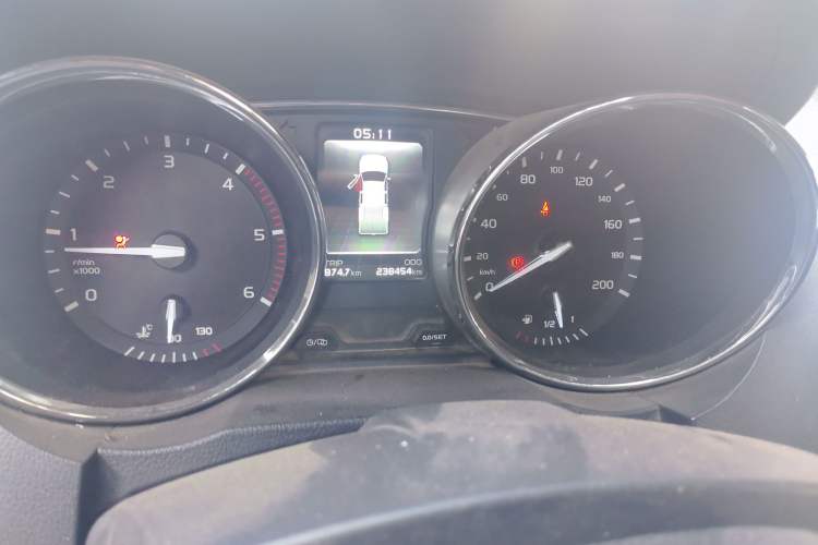 Used Isuzu TAGA 2018 3.0T Four-Wheel Drive Ultra-Luxury Version Odometer Close Up