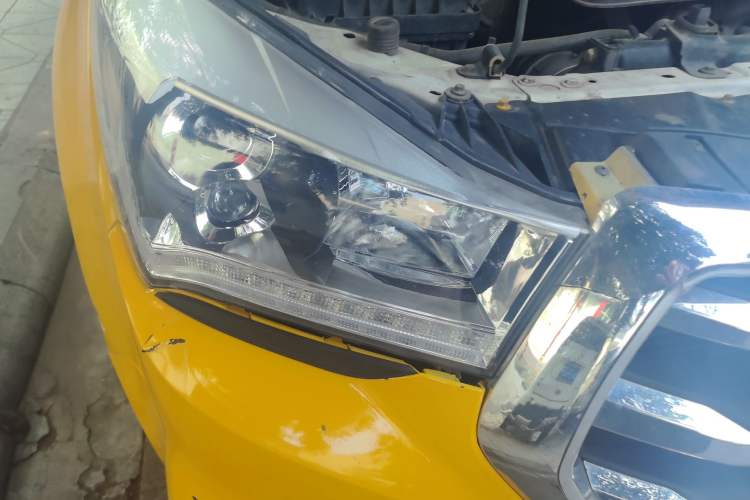 Used Isuzu TAGA 2018 3.0T Four-Wheel Drive Ultra-Luxury Version Right Front Headlight