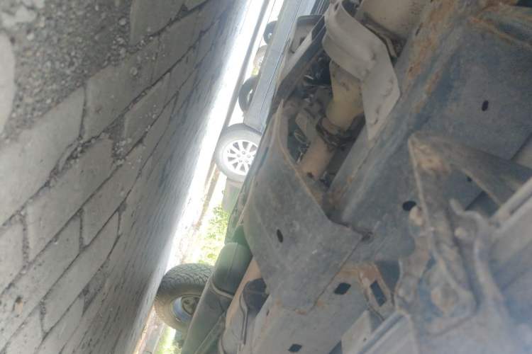 Used Isuzu TAGA  Chassis Front Left