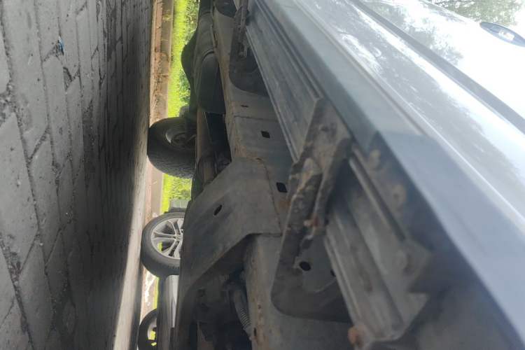 Used Isuzu TAGA  Chassis Front Right