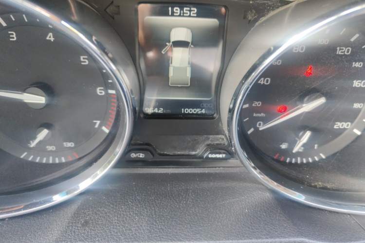Used Isuzu TAGA  Odometer Close Up
