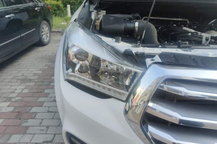 Used Isuzu TAGA  Right Front Headlight