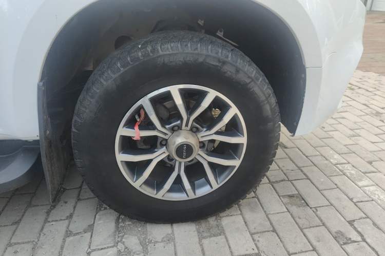 Used Isuzu TAGA  Right Front Wheel Hub