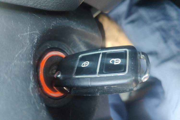 Used Isuzu TAGA  Vehicle Key