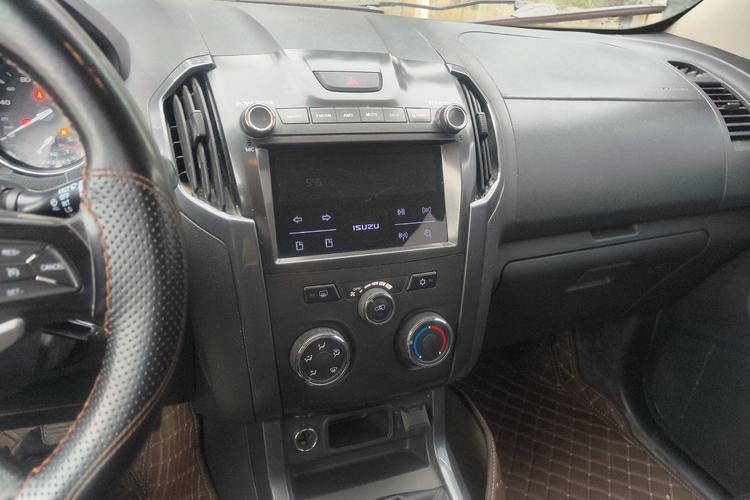 Used Isuzu TAGA 2021 3.0T Diesel Manual 4x4 Luxury Edition Standard Wheelbase 4KH1CT6H1 Audio And AC Panel