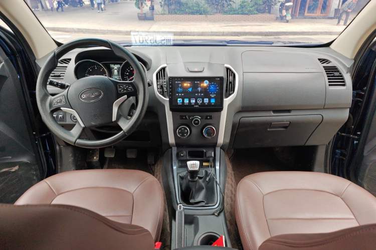 Used Isuzu TAGA 2021 3.0T Diesel Manual Two-Wheel Drive Value Edition Long Wheelbase 4KH1CT6H1 Center Console