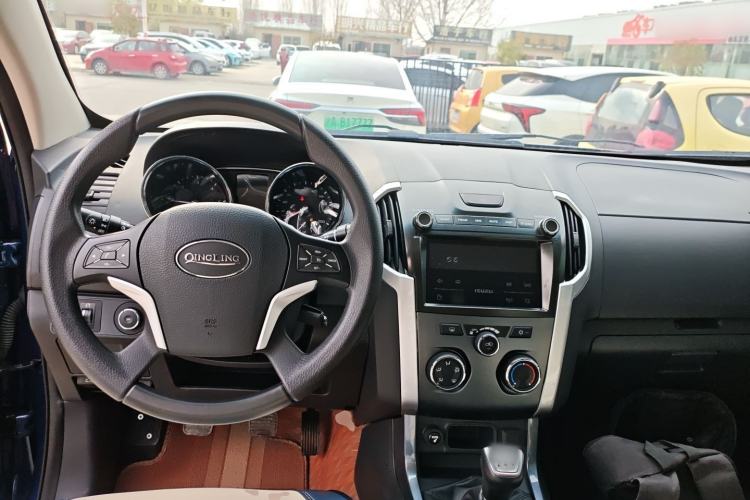 Used Isuzu TAGA 2021 3.0T Diesel Manual Two-Wheel Drive Value Edition Long Wheelbase 4KH1CT6H1 Center Console