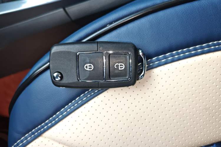 Used Isuzu TAGA 2021 3.0T Diesel Manual Two-Wheel Drive Value Edition Long Wheelbase 4KH1CT6H1 Interior 1