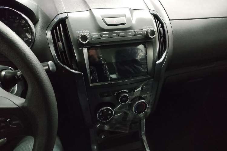 Used Isuzu TAGA 2021 3.0T Diesel Manual Two-Wheel Drive Luxury Edition Long Wheelbase 4KH1CT6H1 Audio And AC Panel