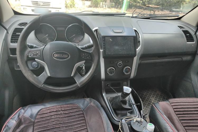 Used Isuzu TAGA 2021 3.0T Diesel Manual 4x4 Value Edition Long Wheelbase 4KH1CT6H1 Center Console