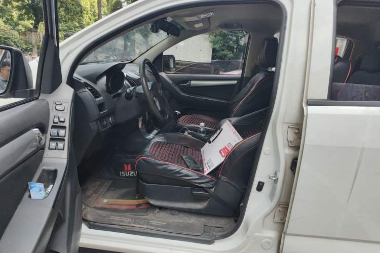 Used Isuzu TAGA 2021 3.0T Diesel Manual 4x4 Value Edition Long Wheelbase 4KH1CT6H1 Driver Seat