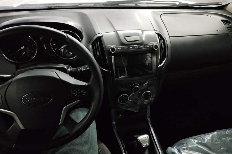 Used Isuzu TAGA 2021 3.0T Diesel Manual Two-Wheel Drive Luxury Edition Long Wheelbase 4KH1CT6H1 Interior 2