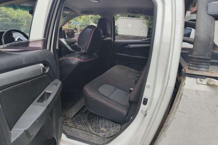 Used Isuzu TAGA 2021 3.0T Diesel Manual 4x4 Value Edition Long Wheelbase 4KH1CT6H1 Left Rear Seat