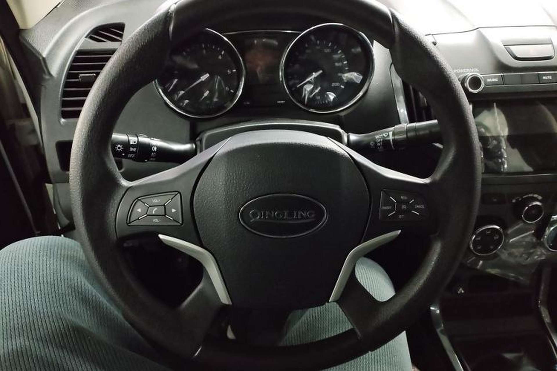 Used Isuzu TAGA 2021 3.0T Diesel Manual Two-Wheel Drive Luxury Edition Long Wheelbase 4KH1CT6H1 Steering Wheel
