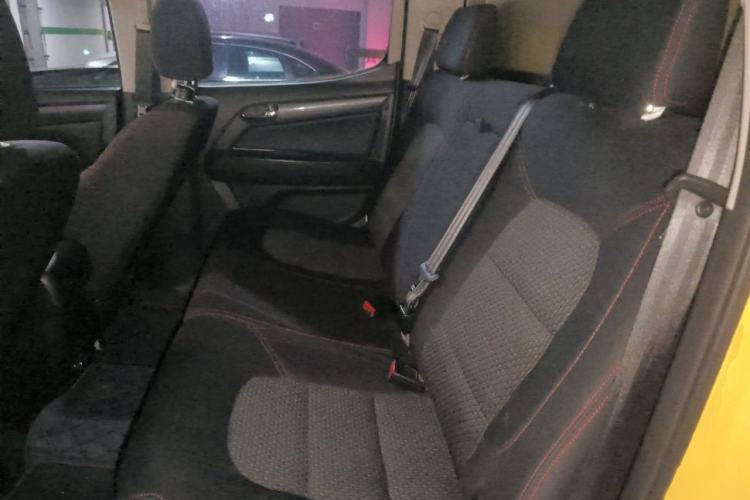 Used Isuzu TAGA 2021 1.8T Gasoline Manual 4x4 Value Edition Long Wheelbase CE18 Interior 4
