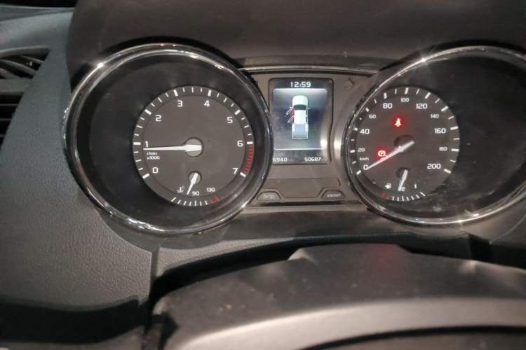Used Isuzu TAGA 2021 1.8T Gasoline Manual 4x4 Value Edition Long Wheelbase CE18 Odometer Close Up