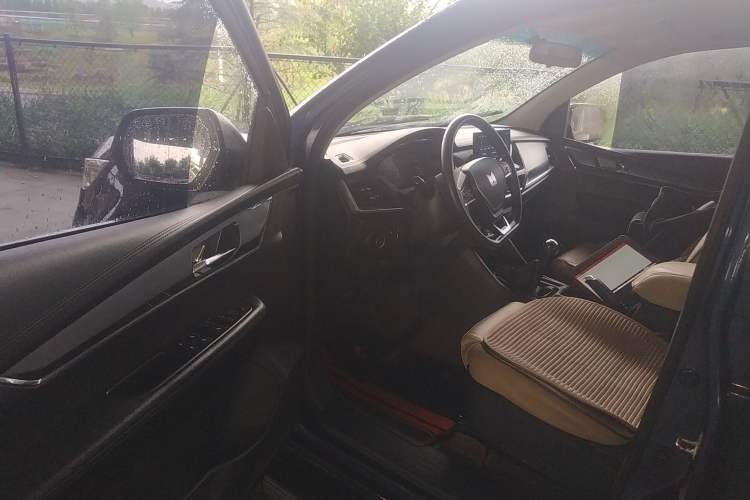 Used Isuzu TAGA Dargo H 2021 3.0T Diesel Manual 4x4 Value Edition Long Wheelbase 4KH1CT6H1 Interior 3