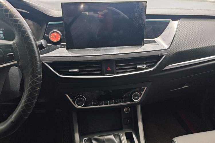 Used Isuzu TAGA Dargo H 2021 3.0T Diesel Manual Two-Wheel Drive Luxury Edition Long Wheelbase 4KH1CT6H1 Audio And AC Panel