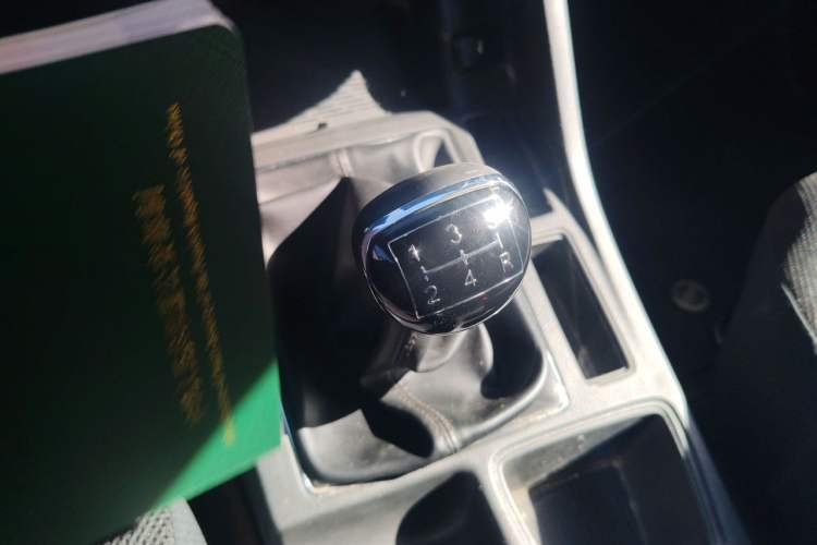 Used Isuzu TAGA Dargo H 2021 3.0T Diesel Manual Two-Wheel Drive Value Edition Standard Wheelbase 4KH1CT6H1 Gear Lever