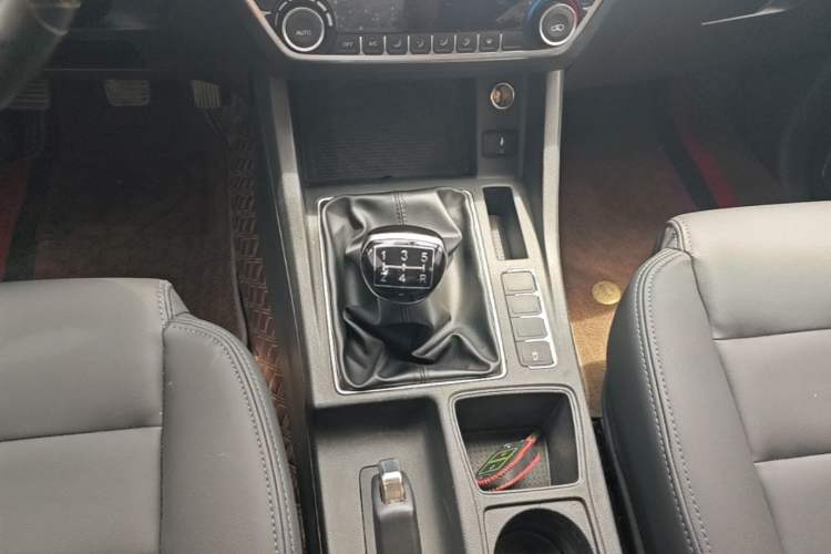 Used Isuzu TAGA Dargo H 2021 3.0T Diesel Manual Two-Wheel Drive Luxury Edition Long Wheelbase 4KH1CT6H1 Gear Lever