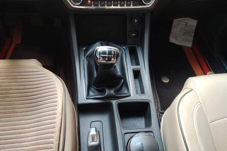 Used Isuzu TAGA Dargo H 2021 3.0T Diesel Manual 4x4 Value Edition Long Wheelbase 4KH1CT6H1 Gear Lever