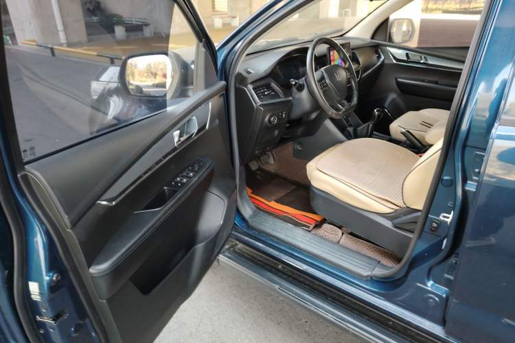 Used Isuzu TAGA Dargo H 2021 3.0T Diesel Manual 4x4 Value Edition Long Wheelbase 4KH1CT6H1 Interior 3